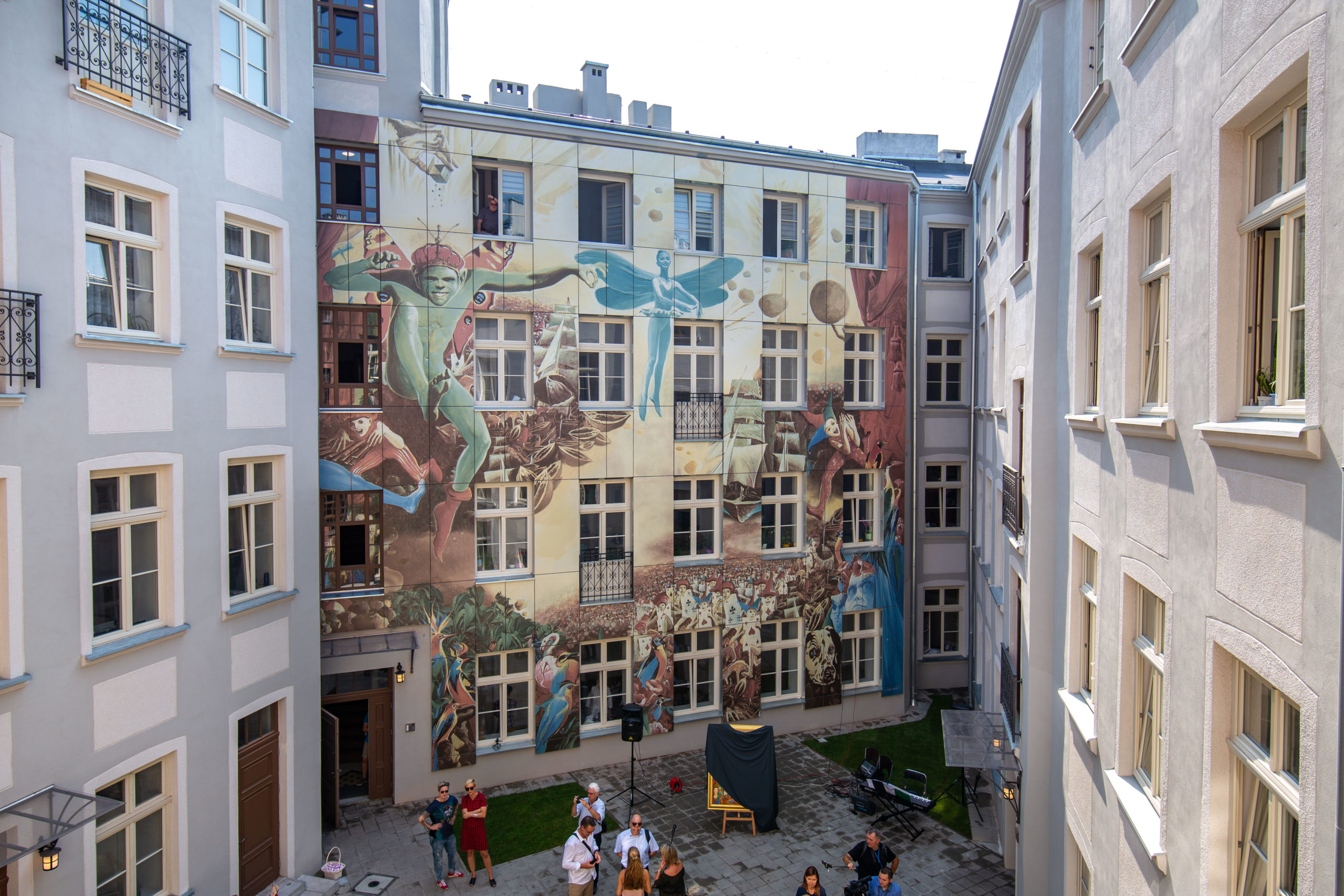 The Birth of the Day – an artistic installation on the facade
